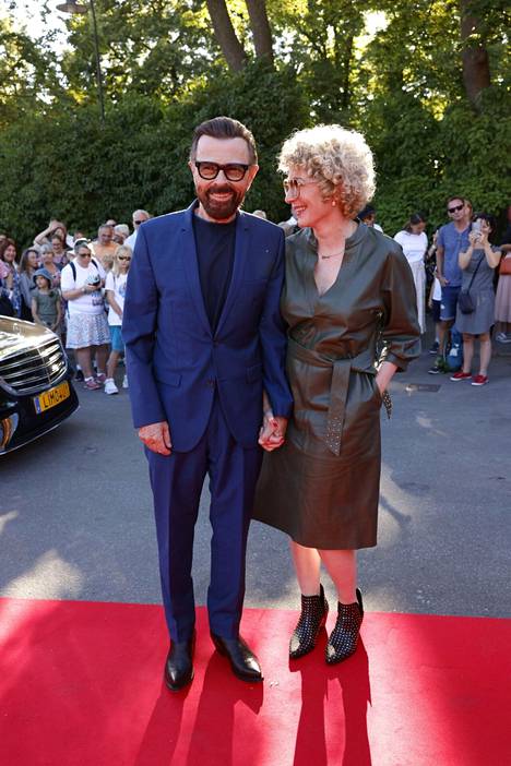 Björn Ulvaeus ja Christina Sas ovat hehkuneet onnea esiintyessään julkisuudessa yhdessä.