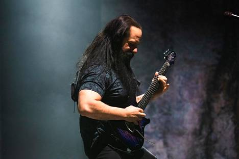John Petrucci on Dream Theaterin kitaristi ja perustajajäsen.