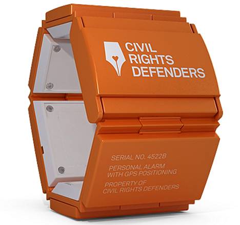 Ruosalainen The Civil Rights Defenders -järjestö jakaa kaappausrannekkeita vaarassa oleville ihmisoikeusaktivisteille.