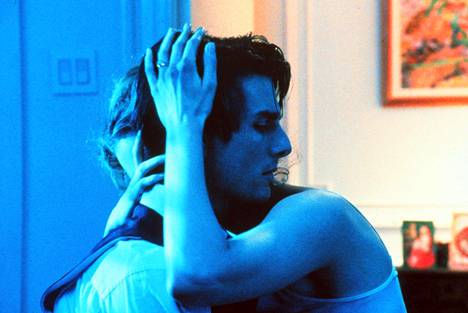 Stanley Kubrick ei ollut alun perin ajatellut Nicole Kidmania elokuvan Eyes Wide Shut vaimon rooliin, mutta Kidman teki häneen vaikutuksen. Tuottaja Jan Harlanin mukaan Kubrick varmisti asian ensin Cruiselta.