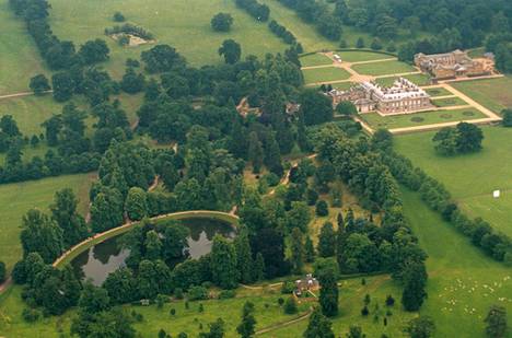 Spencerin suvun omistama Althorpin kartano Northamptonshiressa, jonne Diana on haudattu.