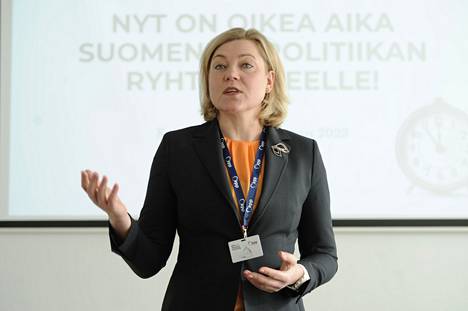 Henna Virkkunen (kok) kertoi pitävänsä hämmentävänä sitä, kuinka näkymätön Suomi on ollut EU-vaikuttamisessa.