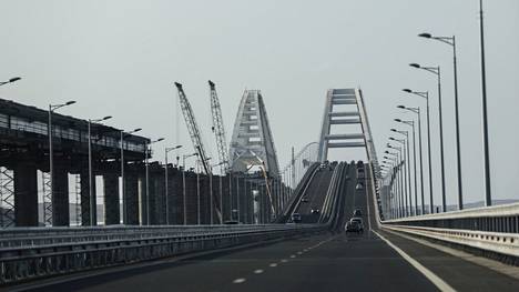Kertshin silta rakennettiin Venäjältä miehitetylle Krimille. Ukrainan täsmäiskut ovat rajoittaneet sen sopivuutta miehittäjän sotilaskuljetuksiin.