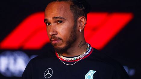 Lewis Hamilton väittää, ettei häntä kuunneltu.