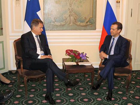 Presidentti Sauli Niinistö ja Venäjän pääministeri Dmitri Medvedev keskustelivat tapaamisessaan Munchenin turvallisuuskonferenssissa Saksassa 12. helmikuuta 2016. Medvedev saapuu Suomen-vierailulle keskiviikkona.