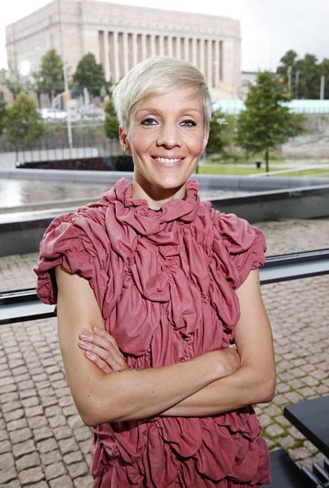 Vuonna 2009 Maria Veitola juonsi omaa Maria!-keskusteluohjelmaa, jonka vieraina nähtiin esimerkiksi Vesa Keskinen ja Johanna Tukiainen.