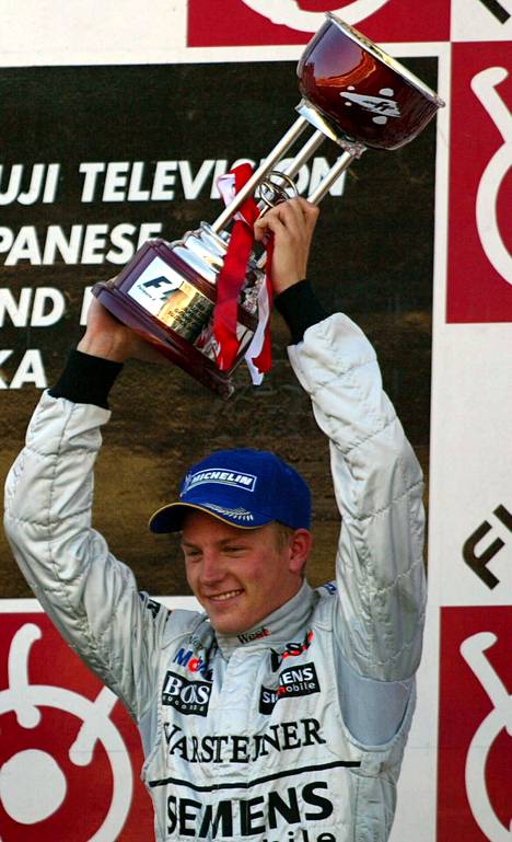 Vaikea kausi 2002 päättyi Räikkösen osalta palkintopallille kolmossijan myötä. Räikkönen joutui keskeyttämään kauden 17:stä osakilpailusta peräti 10.