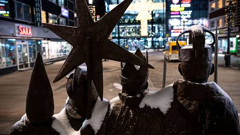 Tiernapojat ovat saaneet patsaan Oulun keskustaan. Tähtipojat ovat esiintyneet Oulun seudulla joulun aikaan jo vuosisatojen ajan. 
