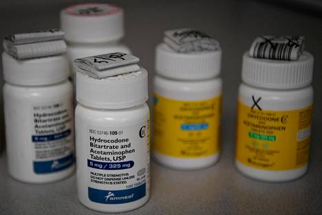 Opioidipohjaisten lääkkeiden voimakasta myyntiä syytetään Yhdysvaltojen tämänhetkisestä huumekriisistä.
