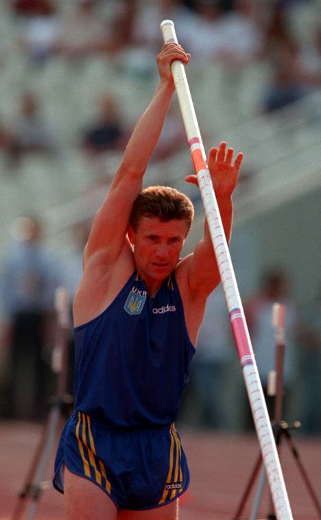 Sergei Bubka voitti 1997 Ateenassa peräti kuudennen kerran putkeen seiväshypyn MM-kultaa. Miljoonille ukrainalaisille vaikutusvaltaisen legendan täydellinen vaikeneminen Venäjän aloittaman sodan aikana on ollut valtava pettymys.
