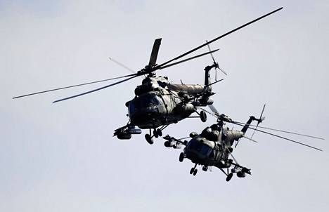 Valko-Venäjän armeijan helikopterit lensivät Volkan kylän yllä neljä vuotta sitten järjestetyn Zapad 17 -sotaharjoituksen yhteydessä.