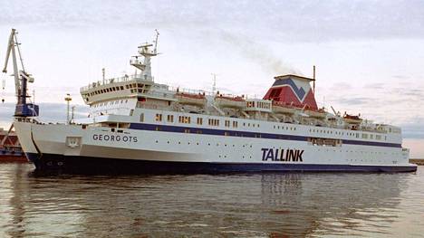 Georg Ots lähdössä Tallinnan satamasta 27. syyskuuta 2000.