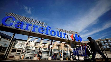 Carrefour on maailman toiseksi suurin vähittäiskauppaketju. Kuvassa yhtiön hypermarketti Nantesin lähellä.