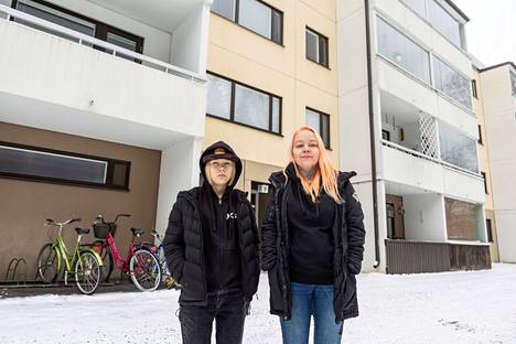 During exchange week, Mili Täminen and Janna's daughter get a chance to enjoy things they normally can't afford.