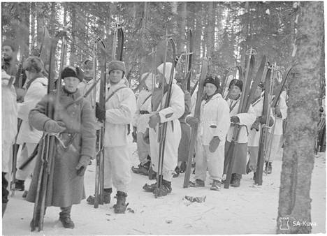 Täydennysmiehiä on saapunut maaliskuussa 1940 Kuhmon rintamalle.