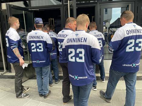 These shirts can be seen around Tampere on game days - and at night.