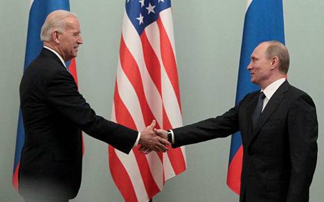 Biden tapasi Putinin vuonna 2011 Moskovassa. Biden oli tuolloin varapresidentti ja Putin Venäjän pääministerinä.