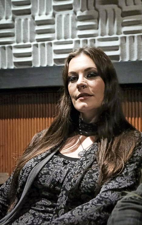 Nightwishin solisti Floor Jansen toipuu parhaillaan sappikivileikkauksesta.