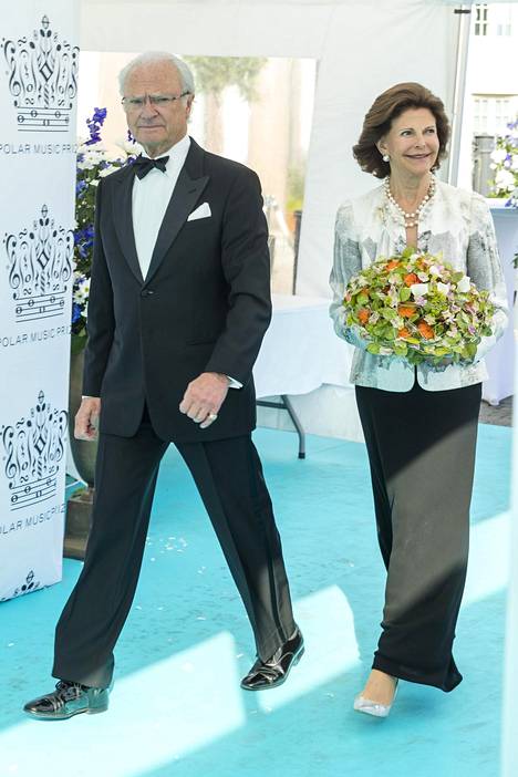 Kuningas Kaarle Kustaa ja kuningatar Silvia saapuivat Polarpriset-gaalaan.
