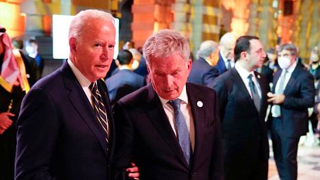 Joe Biden ja Sauli Niinistö Glasgow’n ilmastokokouksessa marraskuussa 2021.