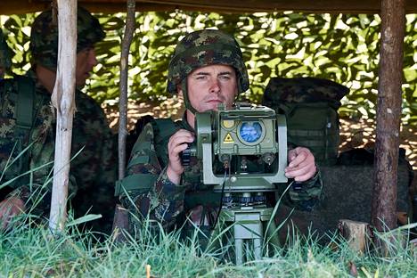 Sotilas Lugan maastossa elokuussa 2018 järjestetyssä Serbian ja Venäjän armeijan yhteisharjoituksessa. Ukrainalaiset kertovat lyöneensä Lugan 25. prikaatin taistelukelvottomaksi.