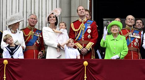 Lapset, lapsenlapset ja lapsenlapsenlapset toivat Elisabetin ja Philipin liittoon iloa heidän vanhoilla päivillään. 