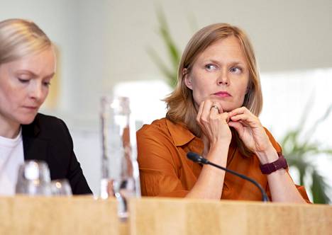 Tiede- ja kulttuuriministeri Hanna Kosonen (kesk) nimitettiin äitiyslomalle jääneen Annika Saarikon (kesk) tilalle 9. elokuuta.