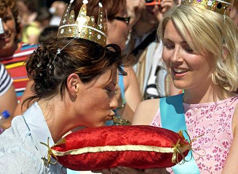 Norjalaiset ovat suhtautuneet ymmärtäväisesti enkelikoulua pyörittävään prinsessaansa. Kuninkaallinen perhe on kuitenkin korostanut, etteivät he jaa prinsessan kanssa samoja uskomuksia.