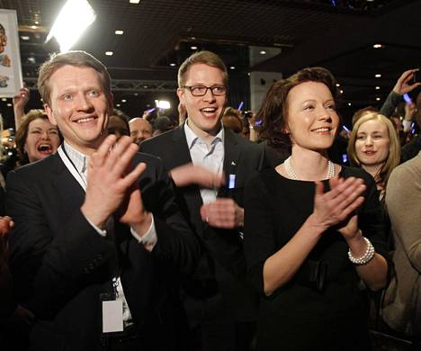 Sauli Niinistön molemmat pojat Nuutti ja Matias kuvattiin presidentinvaali-illan vaalivalvojaisissa vuonna 2012. Myös puoliso Jenni Haukio oli noissa valvojaisissa paikalla.