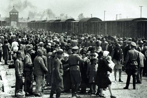 Auschwitz-Birkenaun keskitysleiri vuonna 1944.