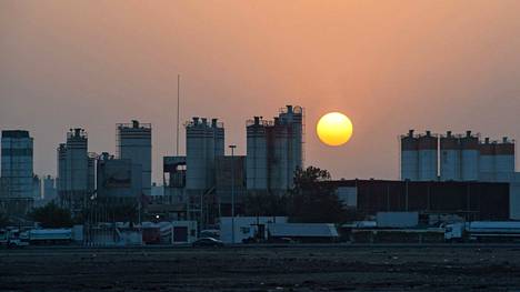 Huthikapinallisten tekemä isku kohdistui muun muassa Abu Dhabissa sijaitsevalle Musaffahin teollisuusalueelle, jossa toimii myös öljynjalostamo.