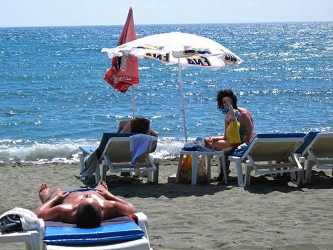 Kyproksen rannat ovat suosittuja turistikohteita.