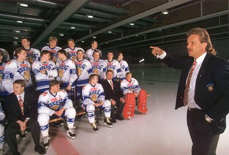 ”Pentti Matikainen, Pena, oot tehny valtavan tyän. Oli upee olla sun joukkueessa.” Päävalmentaja Pentti Matikainen ja joukkue Saksan MM-kisoissa 1993.