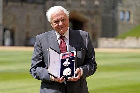 96-vuotias Attenborough toimi aikoinaan itse BBC:n johtotehtävissä.