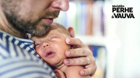 Miehet jäävät edelleen harvemmin vanhempainvapaalle hoitamaan vauvaa.