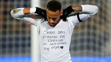 Neymar kunnioitti vain 26-vuotiaana kuolleen Marilia Mendoncan muistoa. 