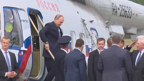 Presidentti Putin saapui Savonlinnan lentoasemalle helikopterilla.