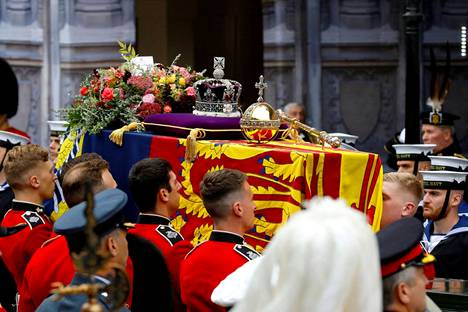 Kuningatar Elisabet siunattiin haudan lepoon 19. syyskuuta.
