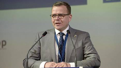 Kokoomuksen puheenjohtaja Petteri Orpo sanoi pitävänsä jännittävänä sitä, että Sdp nyt kehuu vieneensä Suomen yksin Natoon.