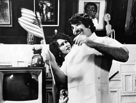 Linda Lovelace ja Harry Reems Syvä kurkku -elokuvassa vuonna 1972.