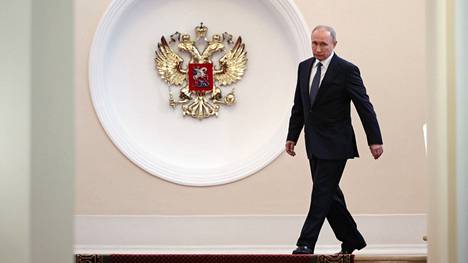 Vladimir Putin edellisissä virkaanastujaisissaan vuonna 2018. Seremoniaan kuuluu Putinin kävely Kremlin hallien läpi kohti Pyhän Andreaksen salia, jossa virkaanastujaiset perinteisesti järjestetään.