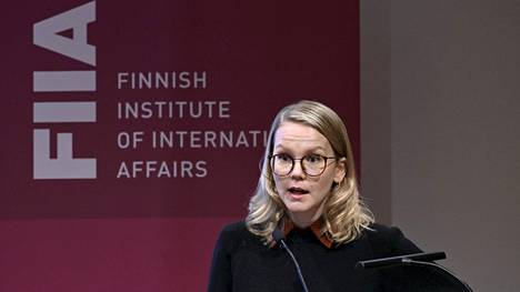 Ulkopoliittisen instituutin johtava tutkija Katariina Mustasaari esiintyi raportin julkistustilaisuudessa maanantaina Helsingissä.