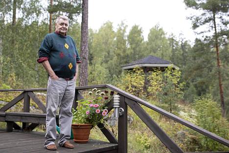Pertti Melasniemi ja Vesa-Matti Loiri ovat olleet ystäviä 54 vuotta – kun  Vesku tulee visiitille, ohjaaja kaivaa esiin palopeiton - Viihde -  Ilta-Sanomat