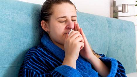 Apteekin reseptivapaita avaavia nenäsumutteita ei tulisi käyttää pitkäaikaisesti, vaan vain korkeintaan viikon ajan flunssan yhteydessä esiintyvään tukkoisuuteen. 