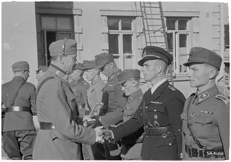 Ylipäällikkö jakoi syyskuussa 1942 Mannerheim-ristit muun muassa vänrikki Paavo Nuotiolle, ylikersantti Arvo Mörölle, ylikersantti Paavo Suorannelle, majuri Arvo Maunulalle ja kadetti Yrjö Keinoselle.