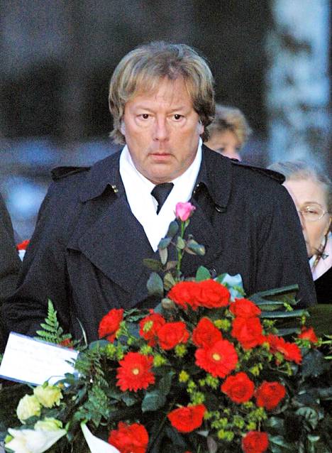 Danny Armin hautajaisissa tammikuussa 2002.