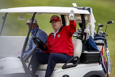 Donald Trump on itsekin tunnettu golfari.