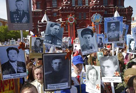 Myös venäläisviranomaiset ovat suhtautuneet Kuolemattoman rykmentin muistomarsseihin myötämielisesti.