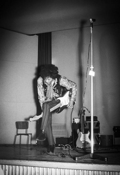 Nämä kuvat unohtuivat vuosikymmeniksi – Jimi Hendrix ainoassa Suomen-konsertissaan  1967 - Viihde - Ilta-Sanomat