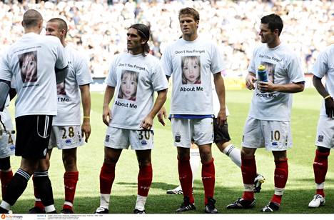 Portsmouthin jalkapallojoukkueen pelaajat muistuttivat paidoissaan elokuussa 2007, ettei Madeleine McCannin kohtaloa saa unohtaa.
